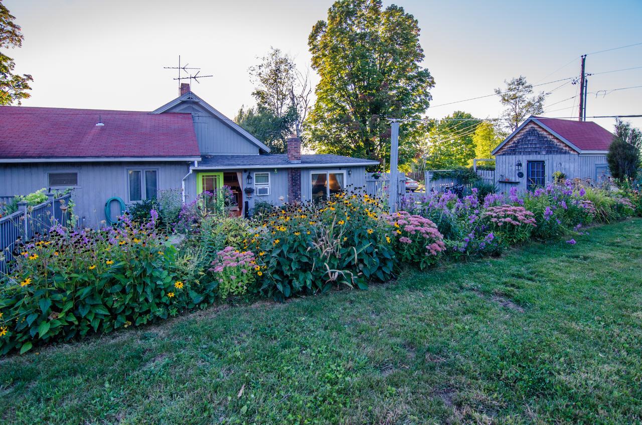 Inn At Charlotte B&B Burlington Exteriör bild